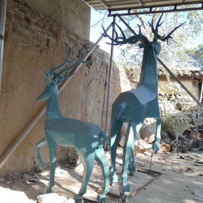 影響切面小鹿室外景觀雕塑報價的因素有哪些?