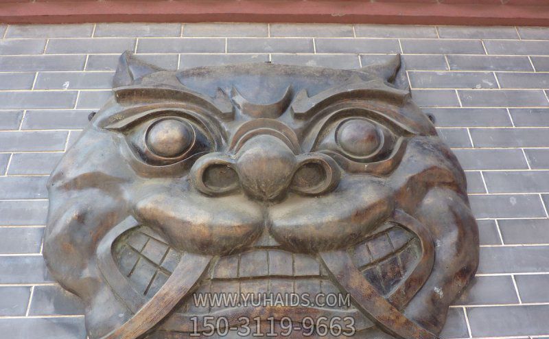 掛在墻上的兇惡的玻璃鋼創意陛犴雕塑