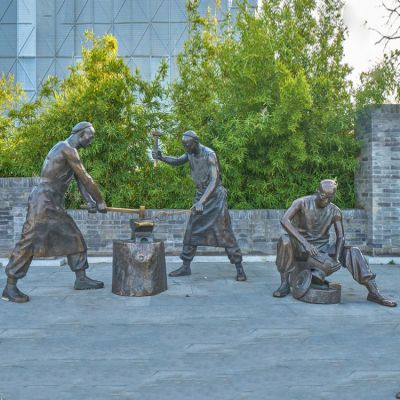 打鐵場景人物銅雕，鑄銅鑄造民俗生活人物情景雕塑