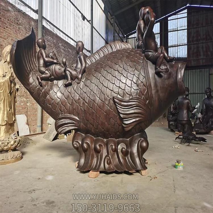 景區(qū)園林噴泉水池擺放玻璃鋼仿銅鯉魚水景雕塑