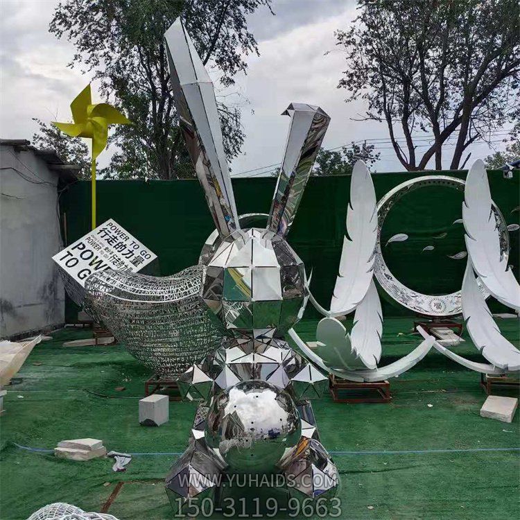 不銹鋼兔子，塊面抽象兔子雕塑