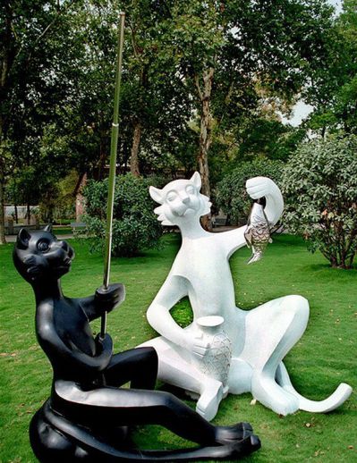 玻璃鋼抽象大貓咪，黑白兩色釣魚貓咪