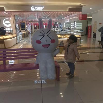 商場美陳擺件玻璃鋼卡通可妮兔雕塑