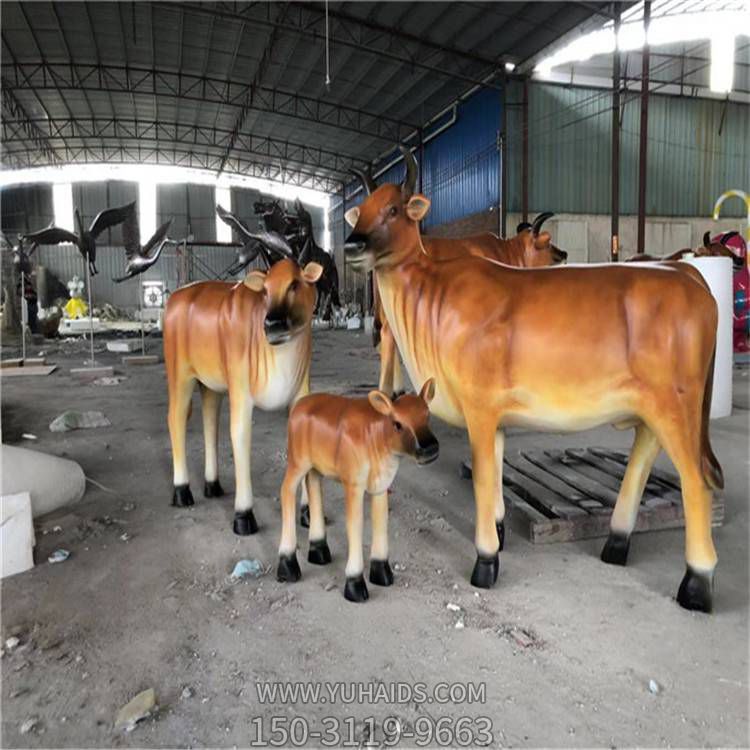 牧場擺放玻璃鋼噴漆仿真牛動物雕塑