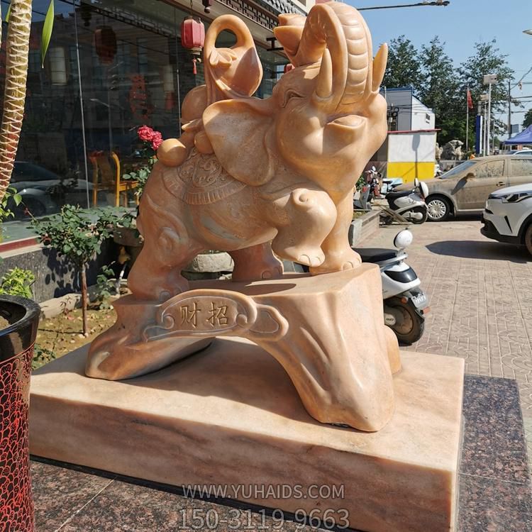 飯店門前擺放晚霞紅石雕鎮宅招財石小象大型動物<a href=