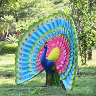五顏六色的開屏孔雀，玻璃鋼材質