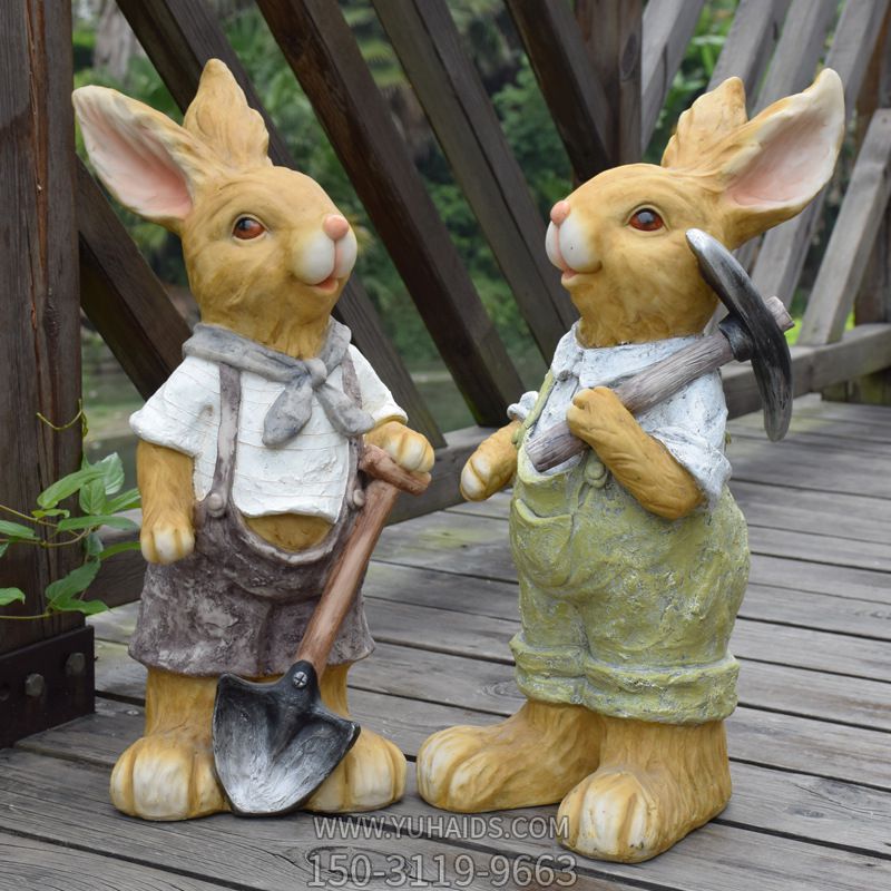 景區(qū)兩只聊天的樹(shù)脂彩繪兔子雕塑