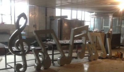 定制不銹鋼抽象音符主題雕塑需要多少錢？