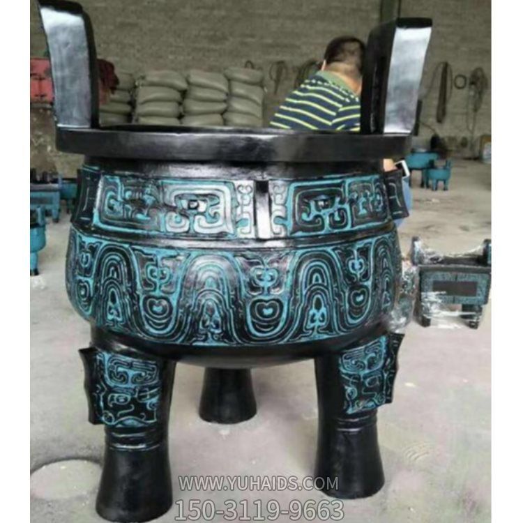 純銅鼎寺院戶外擺放圓形三足雙耳香爐頂?shù)袼?>
                                <h2>純銅鼎寺院戶外擺放圓形三足雙耳香爐頂?shù)袼?參數(shù)說明</h2>
                                                                        <table>
                                      <tr>
                                        <th>產(chǎn)品標(biāo)題</th>
                                        <td>純銅鼎寺院戶外擺放圓形三足雙耳香爐頂?shù)袼?/td>
                                      </tr>
                                      <tr>
                                        <th>發(fā)布時(shí)間</th>
                                        <td>2023-06-08 12:42</td>
                                      </tr>
                                      <tr>
                                        <th>價(jià)格</th>
                                        <td><span>電話咨詢</td>
                                      </tr>
                                                                              <tr>
                                          <th>雕刻內(nèi)容</th>
                                          <td>鼎、香爐</td>
                                        </tr>
                                                                          </table>
                                <h2>純銅鼎寺院戶外擺放圓形三足雙耳香爐頂?shù)袼?詳細(xì)說明</h2>
                                <p>玉海雕塑是一家綜合性的雕塑公司，擁有多款純銅鼎寺院戶外擺放圓形三足雙耳香爐頂?shù)袼苣Ｐ停杉庸ざㄖ贫喾N純銅鼎寺院戶外擺放圓形三足雙耳香爐頂?shù)袼埽С植馁|(zhì)、樣式、風(fēng)格、尺寸大小等方面的調(diào)整修改定制。我們所加工制作的純銅鼎寺院戶外擺放圓形三足雙耳香爐頂?shù)袼苜|(zhì)優(yōu)價(jià)廉，遍布全國多個(gè)省市地區(qū)，想要了解更多案例圖片，請(qǐng)電話或微信咨詢。材質(zhì)、大小、樣式等都可以按需定制，還可根據(jù)您提供給的純銅鼎寺院戶外擺放圓形三足雙耳香爐頂?shù)袼軜訄D進(jìn)行制作！如有相關(guān)需求，歡迎致電（微信同號(hào)）：<span>150-3119-9663</span></p>
                                                                <div   class=