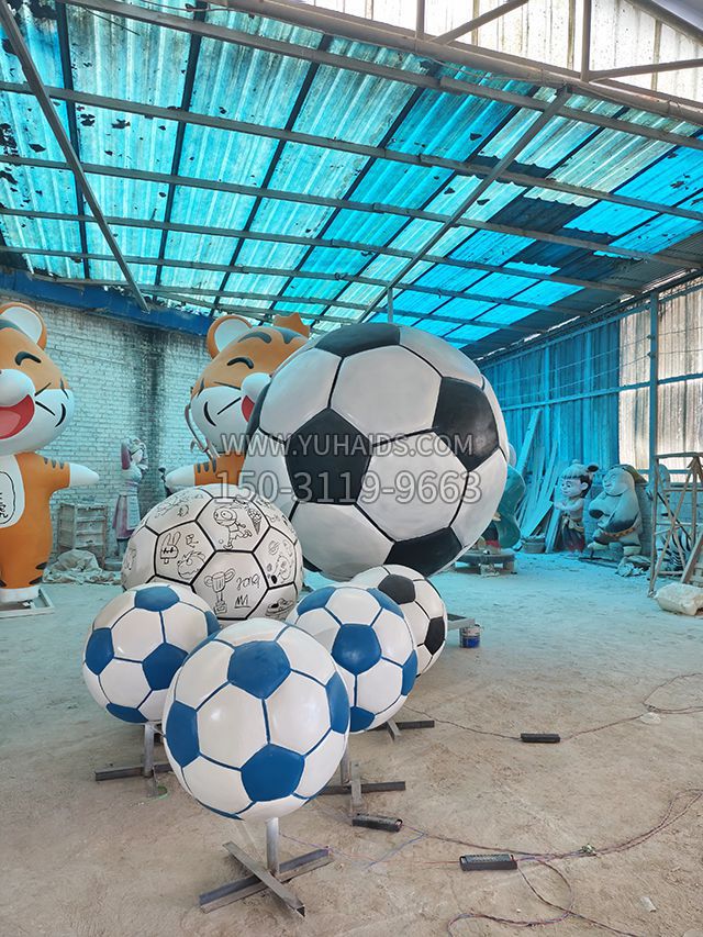 玻璃鋼內(nèi)發(fā)光仿真足球雕塑