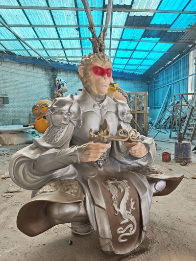 坐姿玻璃鋼大圣雕塑