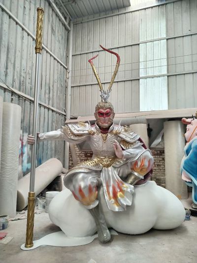 坐在云朵上的玻璃鋼大圣雕塑