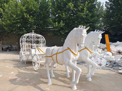 玻璃鋼+不銹鋼，馬拉車景觀雕塑