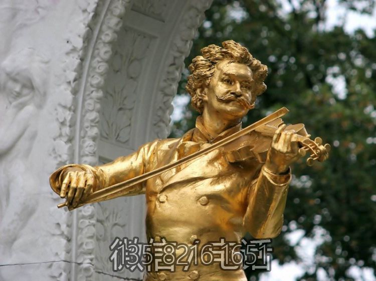小約翰·施特勞斯鎏金銅雕塑