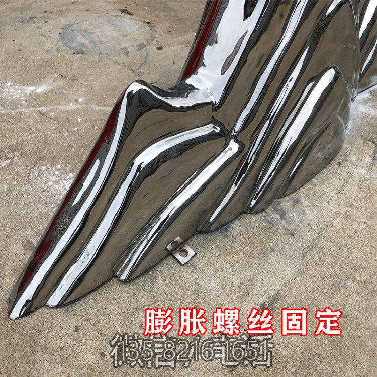 不銹鋼鍛造鏡面假山雕塑