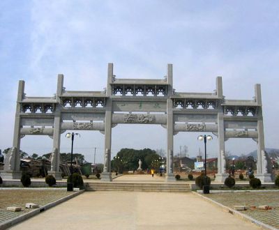 沖天式五間七柱廣場石雕牌坊