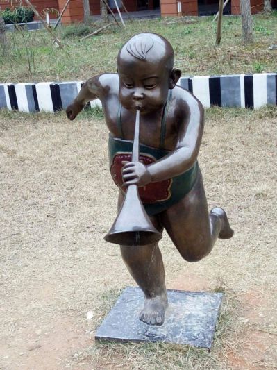 戶外裝飾景觀擺件玻璃鋼吹嗩吶的兒童雕塑