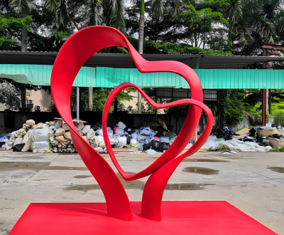 一大一小愛心造型不銹鋼飄帶雕塑