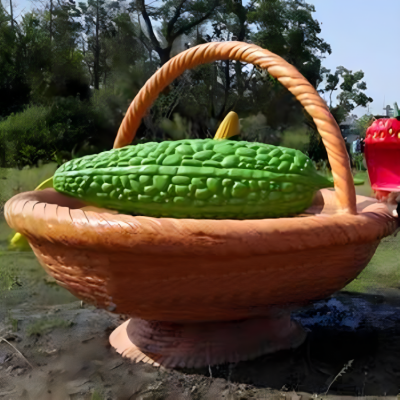 裝著苦瓜的蔬菜籃子